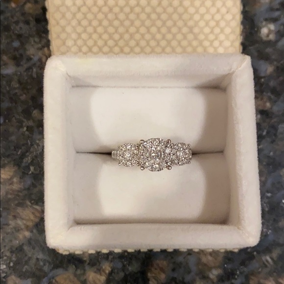Macy's Jewelry - Engagement Ring ‼️price it's firm‼️